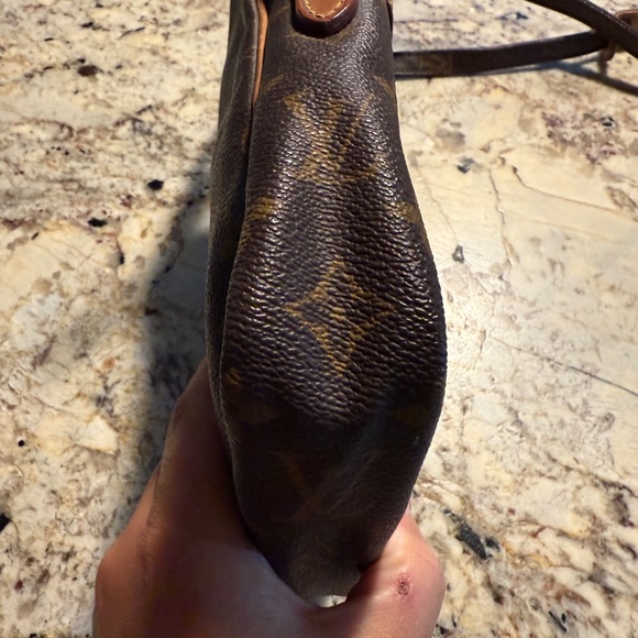 Vintage Louis Vuitton Monogram Danube Crossbody (2001) - Picture 5 of 12